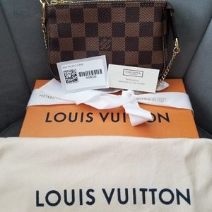 💥SOLD💥Louis Vuitton Pochette Accessories